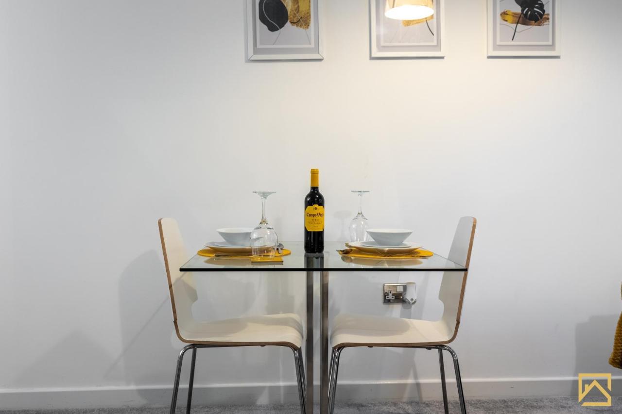 Modern 1 Bed In Central Mk, Free Parking, Smart Tv, Manhattan House By Valore Property Services Milton Keynes Ngoại thất bức ảnh